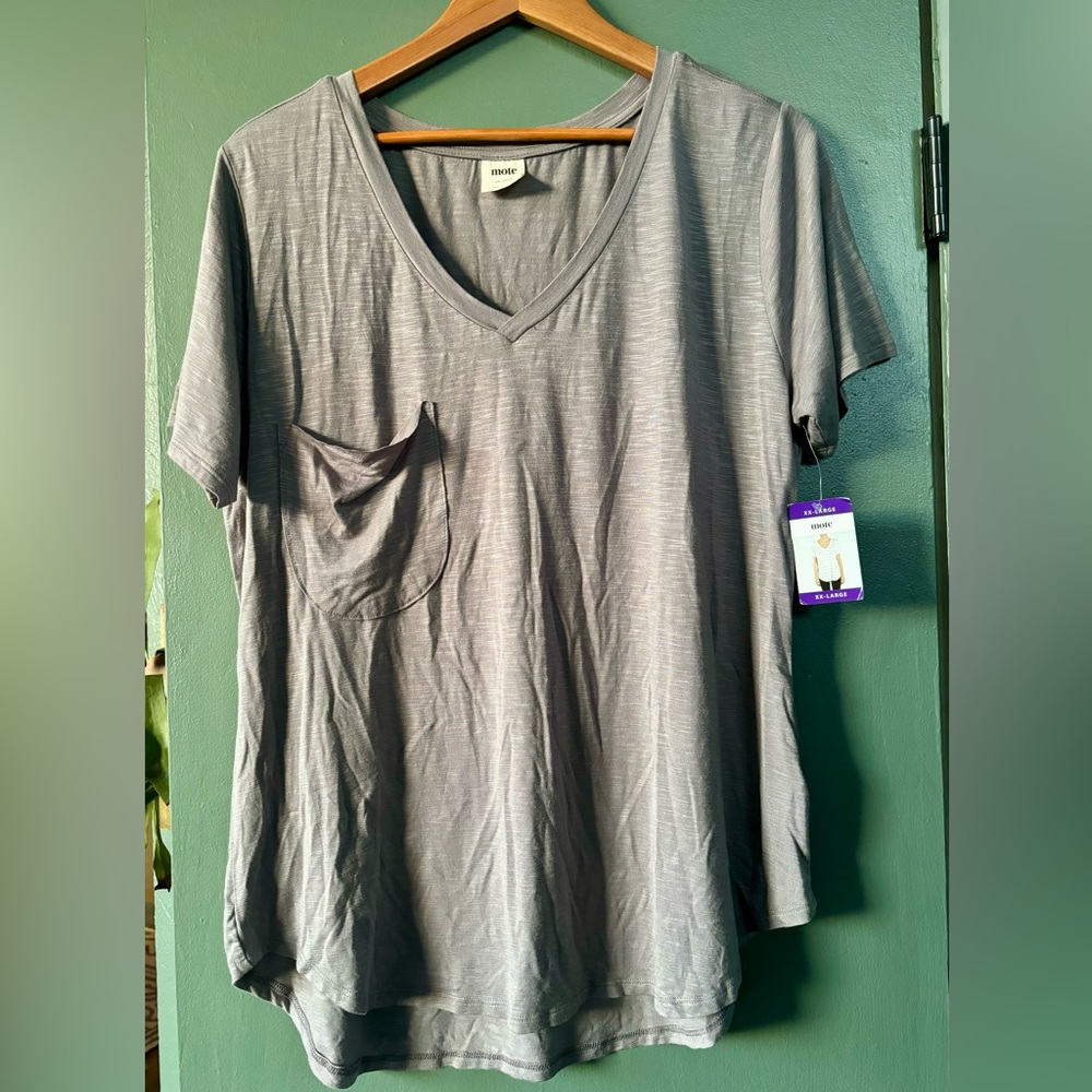 Women’s Mote Pocket V-Neck Tee